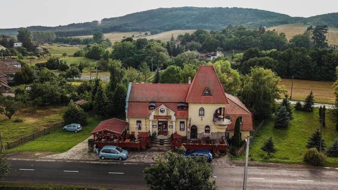 Cserhatvoelgy Panzio Alsotold Exteriér fotografie