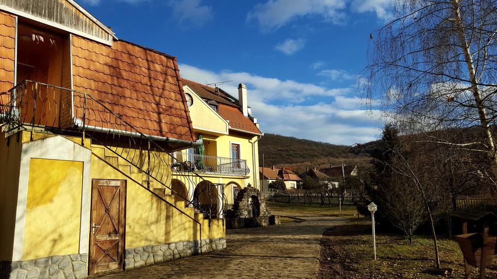 Cserhatvoelgy Panzio Alsotold Exteriér fotografie